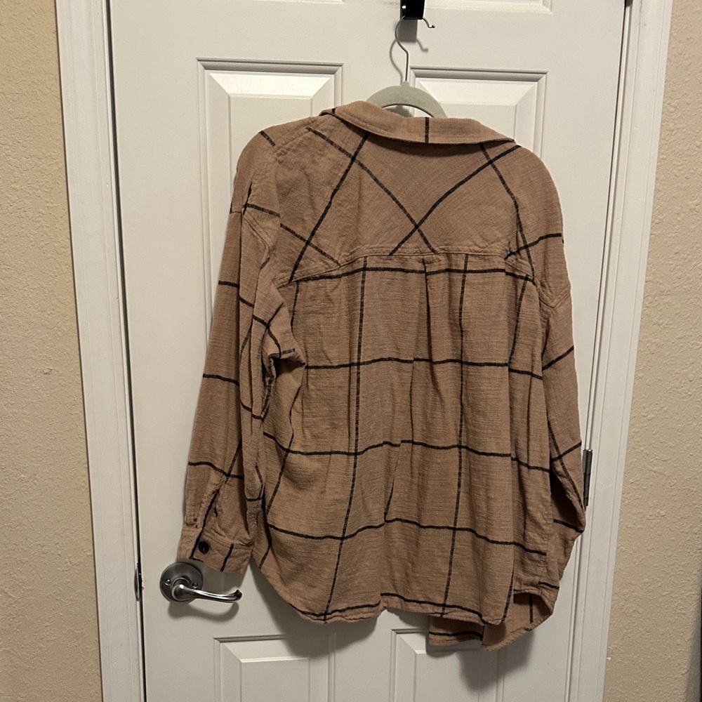 Maurices woman’s Tan Checkered Shirt Jacket - Picture 7 of 7